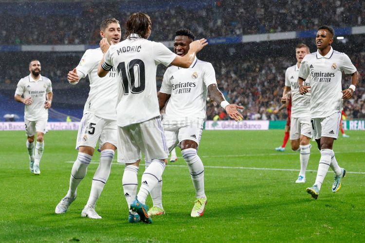 Real Madrid Kokoh di Puncak Klasemen La Liga usai mengalahkan Barcelona di El Clasico, memperlebar jarak poin (Liga Spanyol)