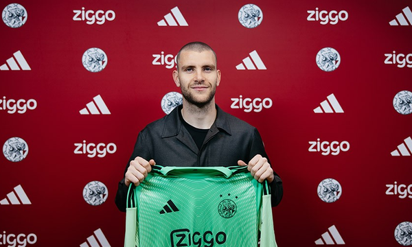 Penjaga Gawang Junior Ajax Siap Berkembang dan Berkompetisi dengan Maarten Paes