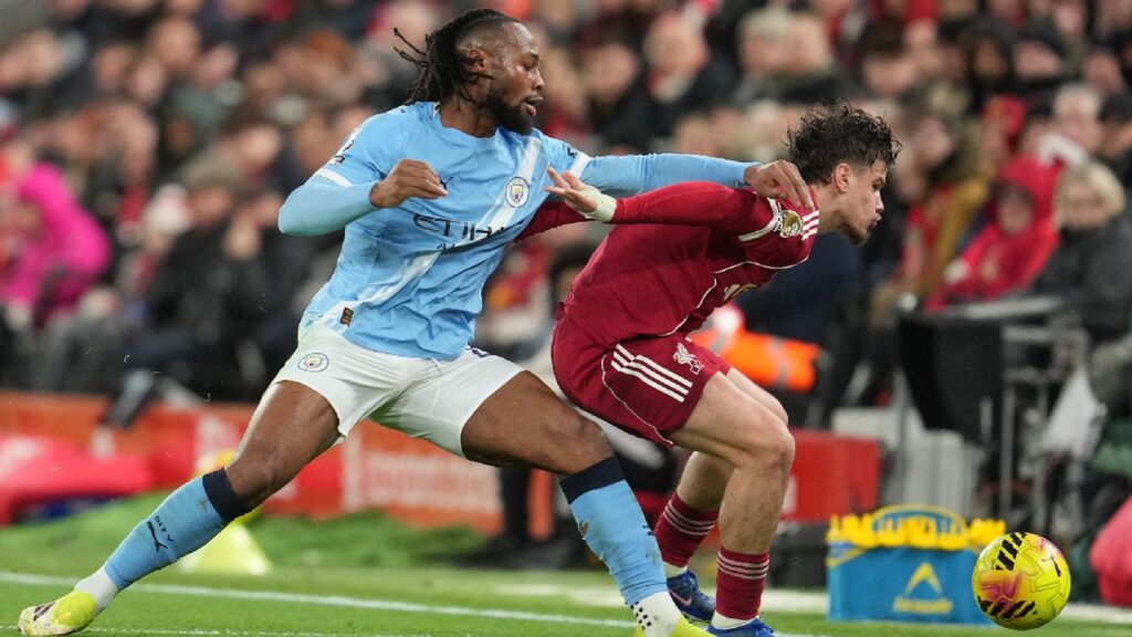 068617900 1770573602 antoine semenyo manchester city milos kerkez liverpool berebut bola liga utama inggris premier league